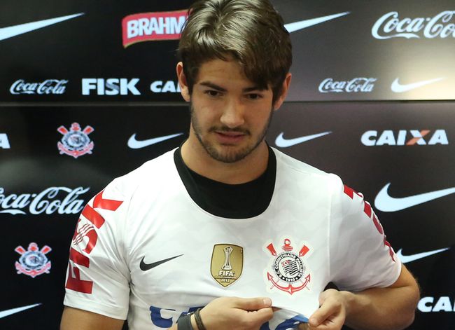 Apresentacao-Alexandre-Pato-Corinthians-Foto_LANIMA20130111_0097_26